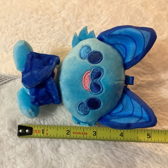 Blueberry fruit bat plush hanger - Picture 4 of 5